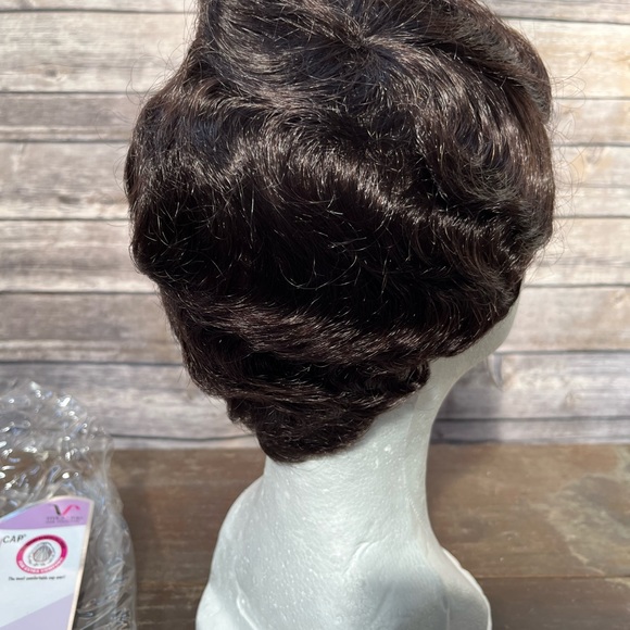 Vivica A. Fox flapper wig - Picture 4 of 7